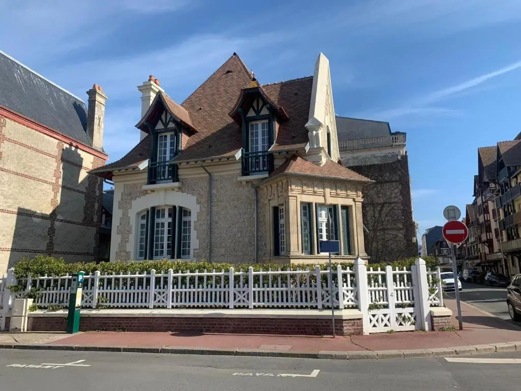 CMG - Magnifique maison de ville - Deauville - 350m plage