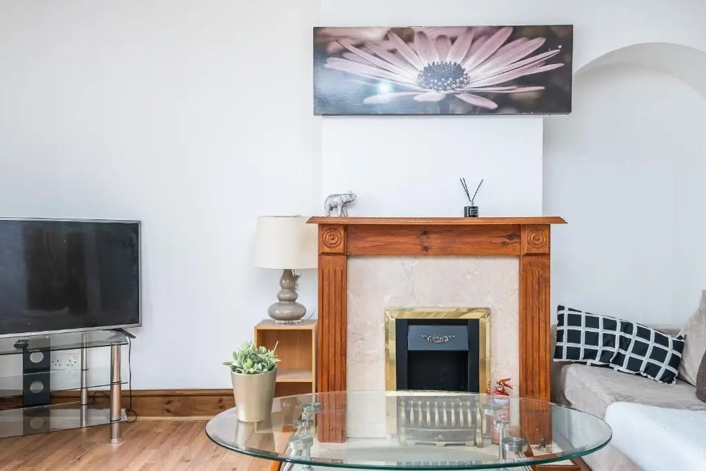 Spacious Dagenham 4Bedroom House with Parking