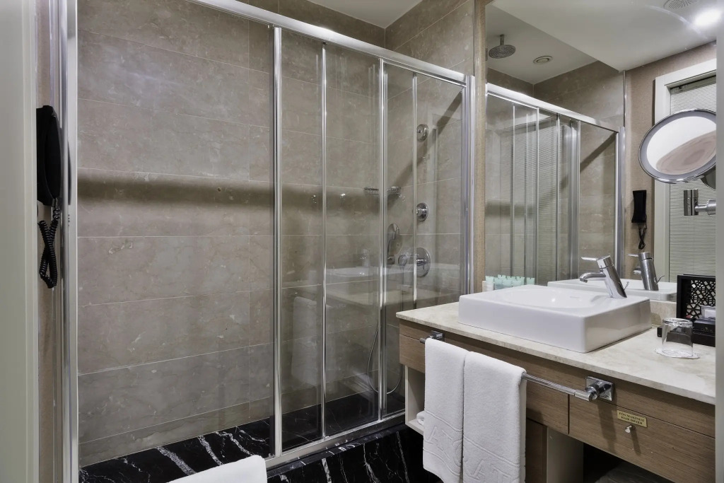 Cratos Premium Hotel Casino & SPA