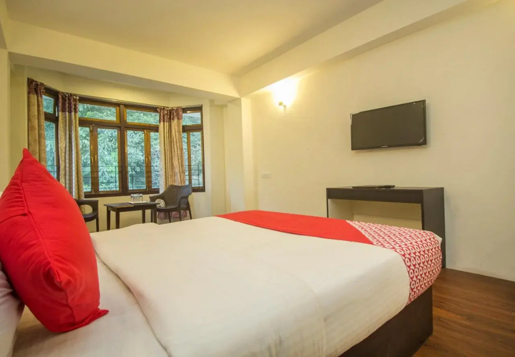 Taktse Continental by OYO Rooms