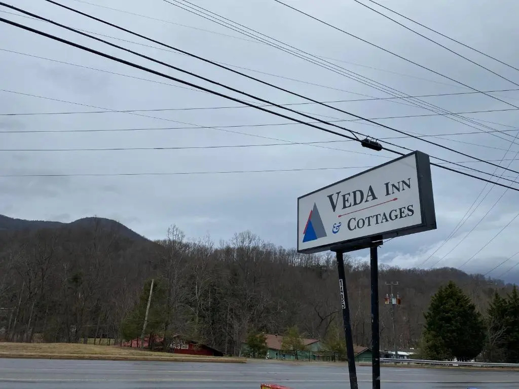 Veda Inn & Cottages