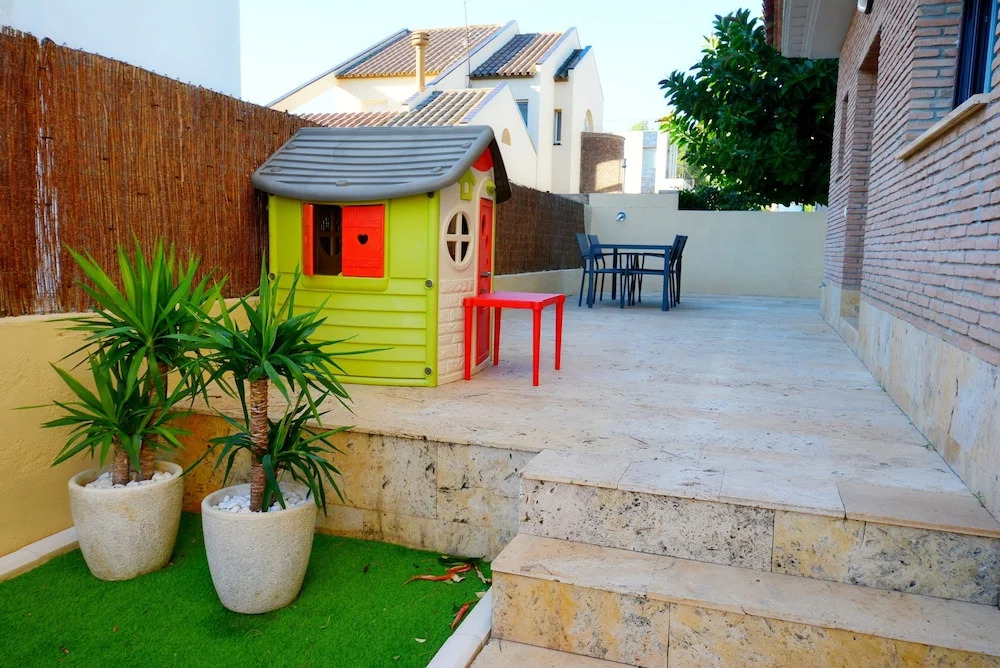 Seafront House With Private Pool and Wif