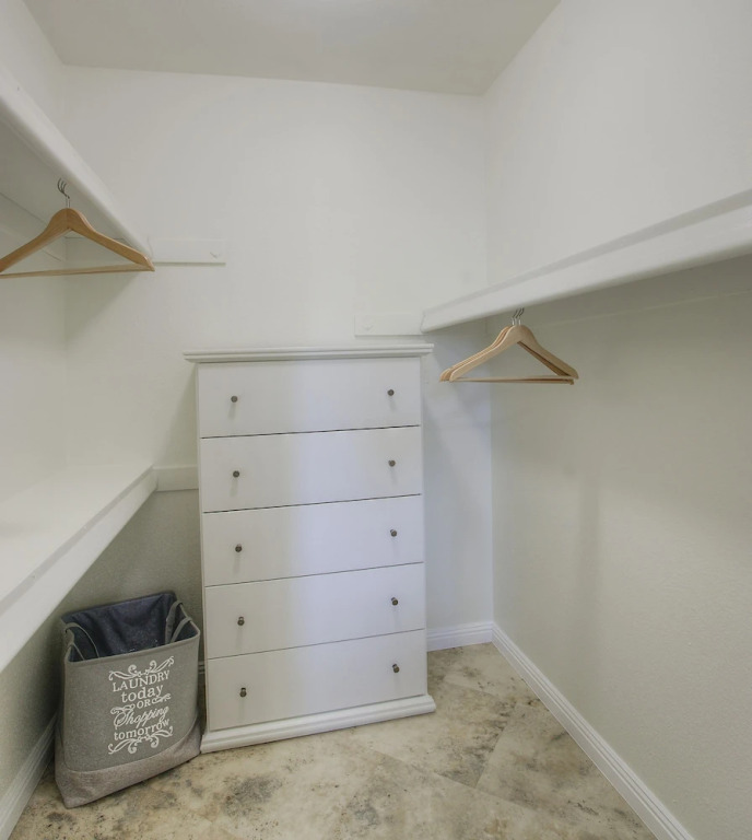 140 Fully Furnished Condo with WiFi by RedAwning