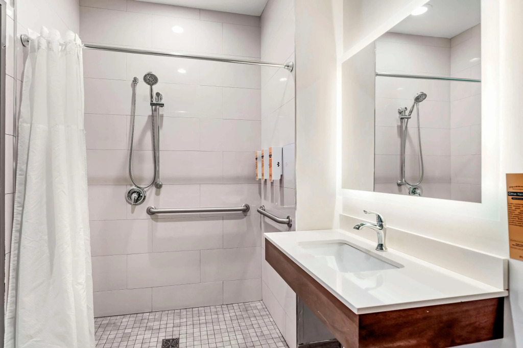 Best Western Plus Bourbonnais Hotel & Suites