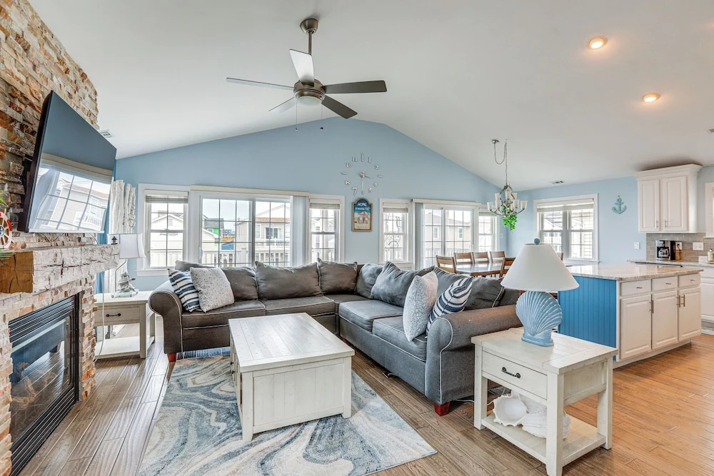 Prime Walkable Location! Large 4BR Wildwood Condo