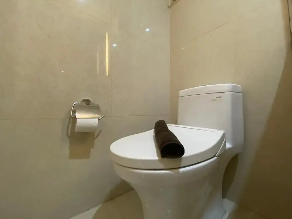 New And Homey Studio Apartment At Warhol (W/R) Residence