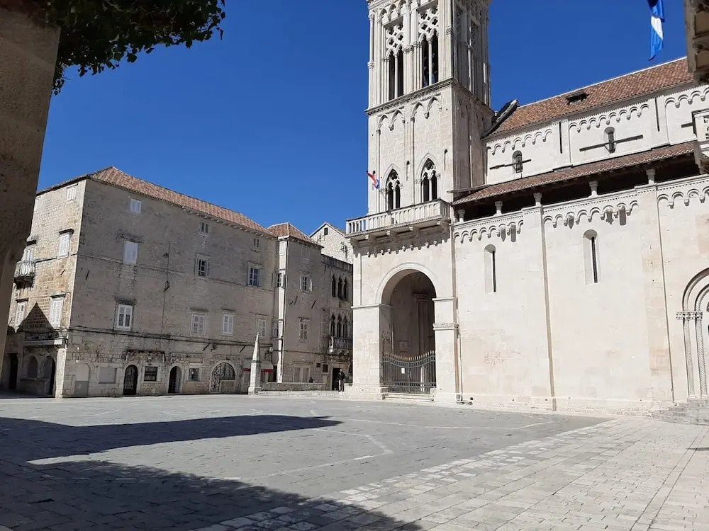 Enticing Holiday Home in Trogir near Sea Beach