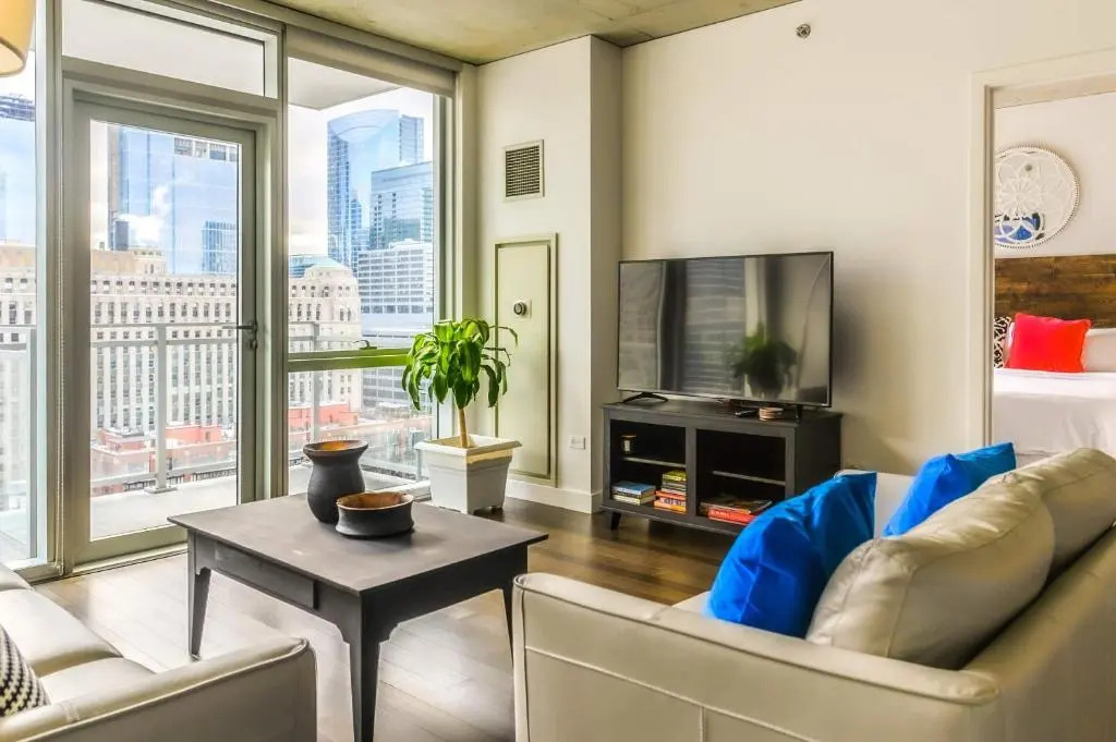 2BR/2BA Brand New Executive Luxury Suite w/ Rooftop Pool, Gym and Balcony by ENVITAE