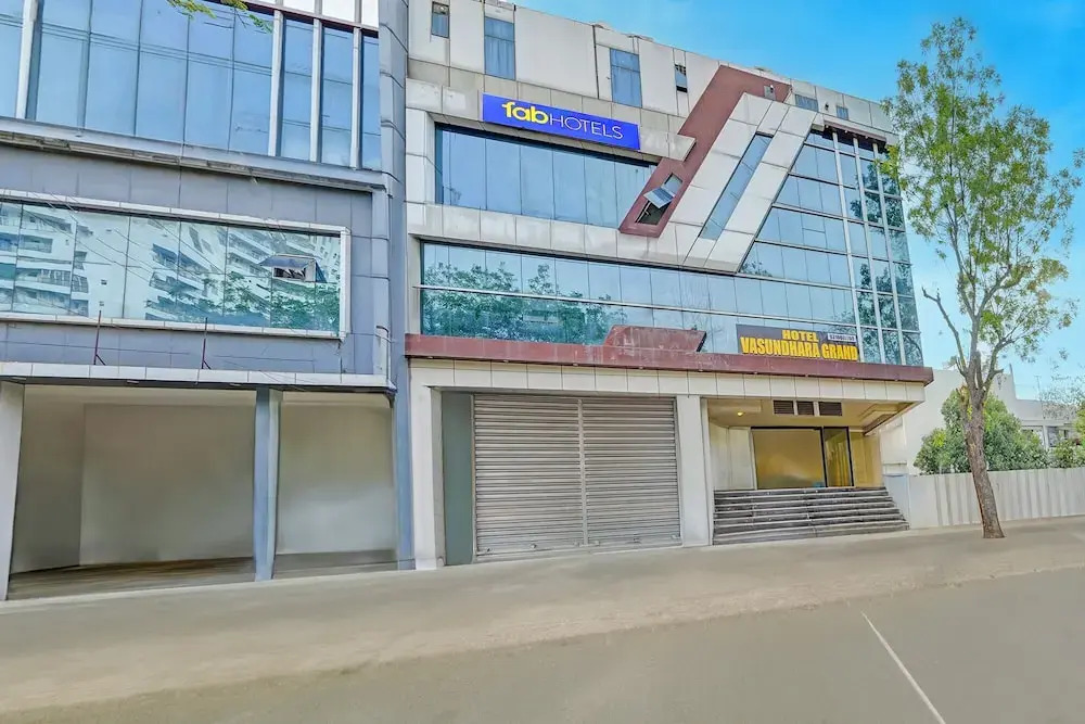 Fabhotel Vasundhara Grand