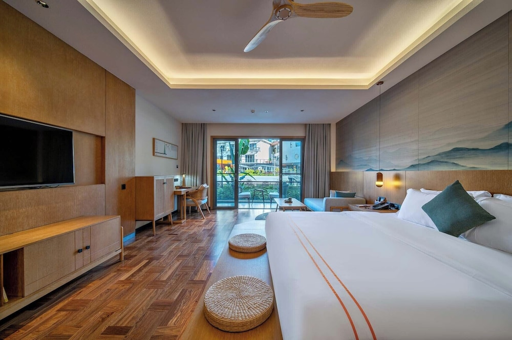 Yangshuo Fadai overhanging hot spring light luxury hotel
