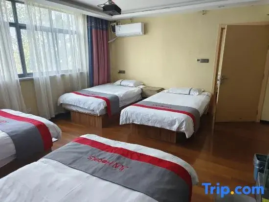 Junyi Chain Hotel (Heze Development Zone Shanghai Road)