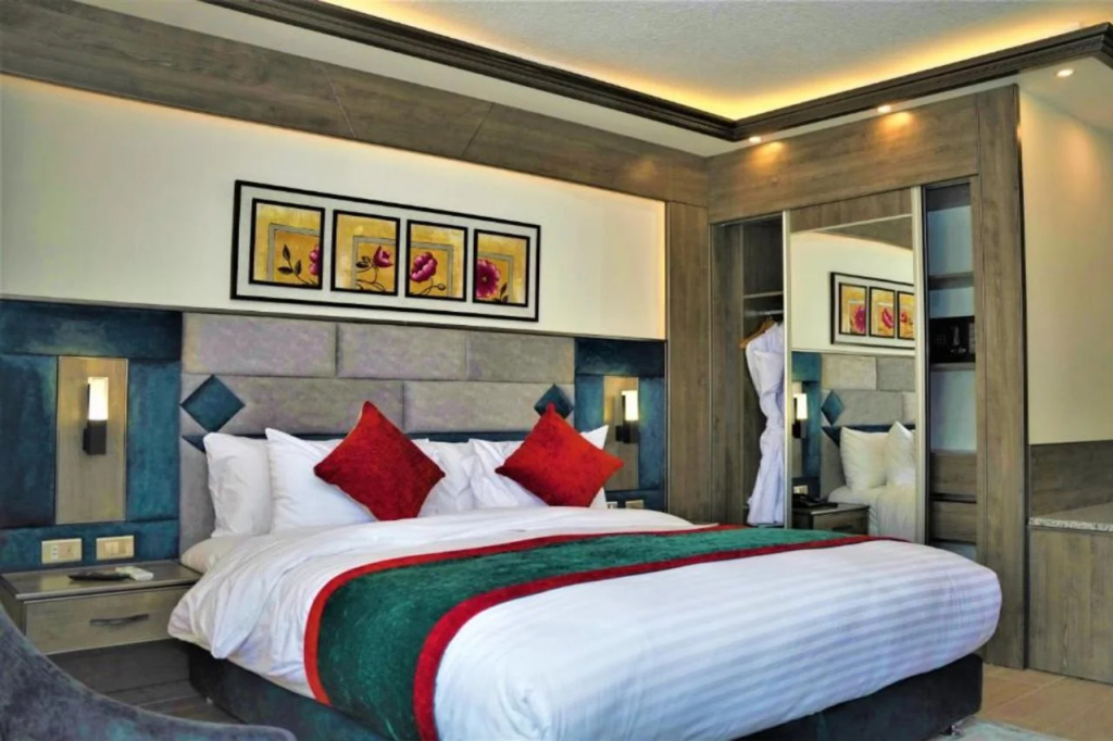 Petra Canyon Hotel