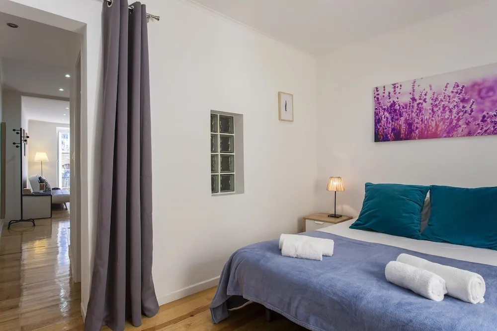 ALTIDO Cosy 1-bed flat w/balcony in Pena, close by subway, viewpoint&park