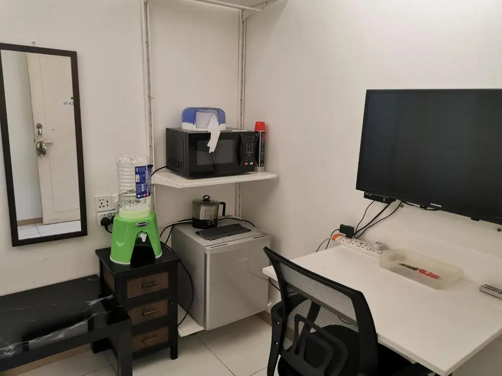 Vista Alam Studio Units - Pool, food court