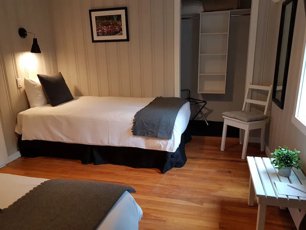 Hotel Far Hills