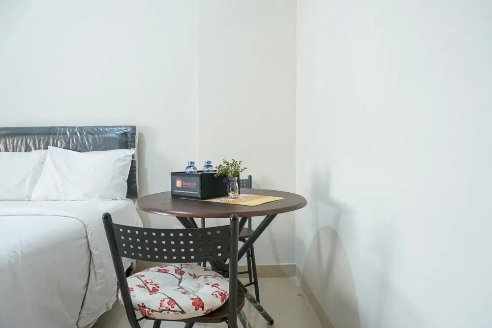 Fully Furnished Studio at Green Park View Apartment