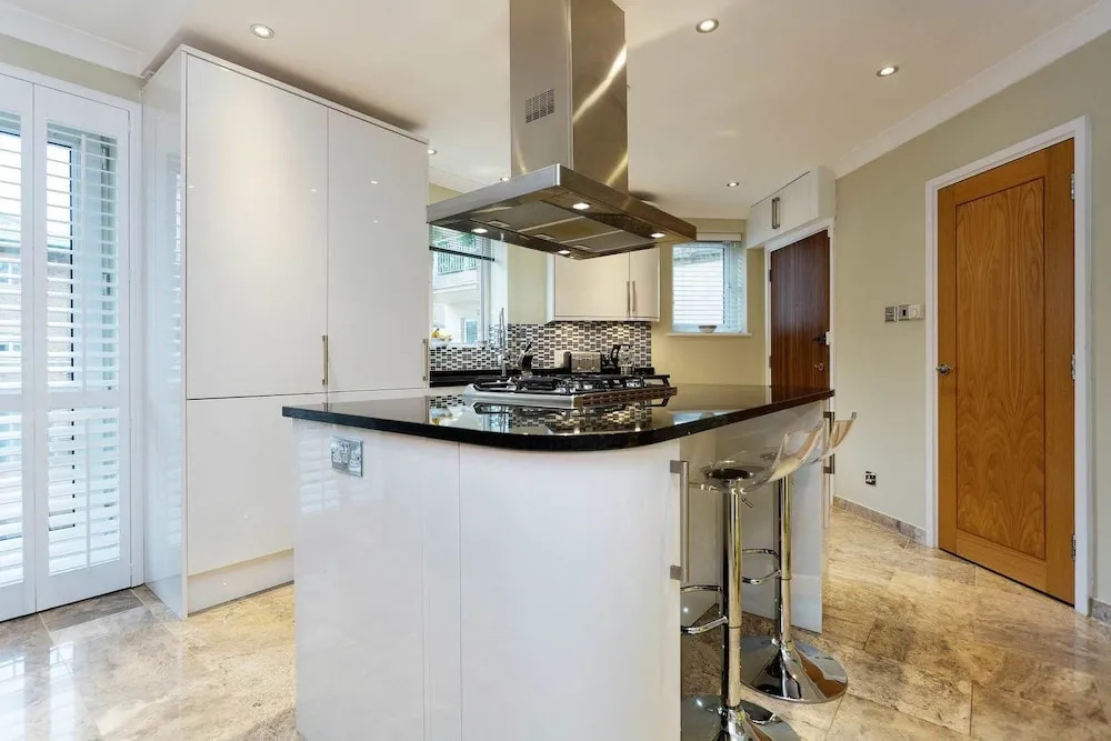 Veeve - Riverside Pad