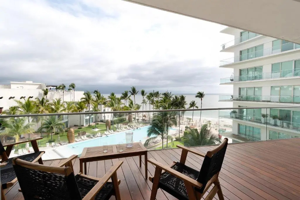 Exquisite 2BR w beach & pool in Puerto Vallarta