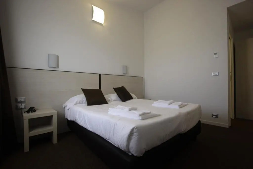 Hotel Paradise Airport