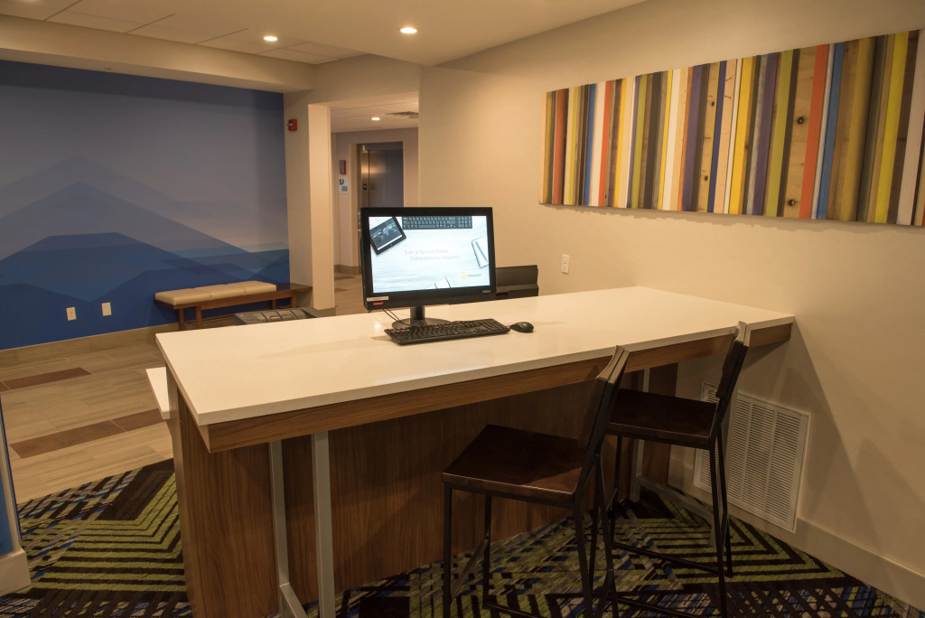 Holiday Inn Express & Suites - Orland Park Mokena by IHG