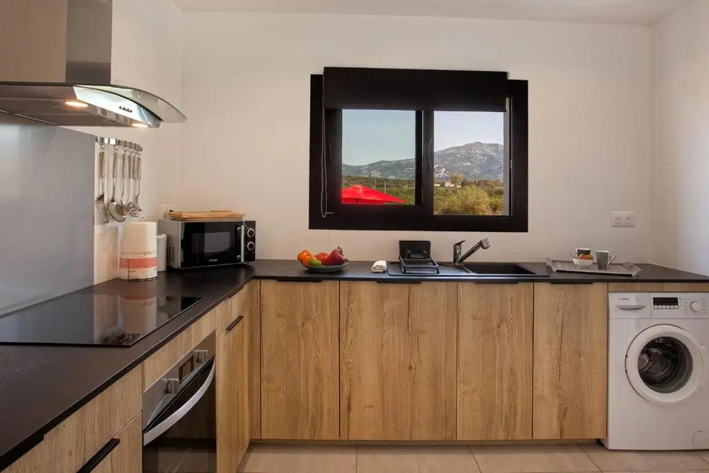 Tamontana quiet place 7 min from beach warmed shared swimming pool bbq