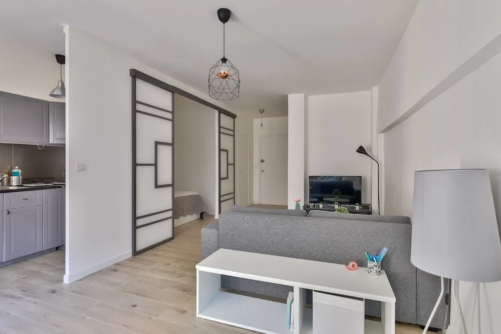 Charming 2 Room Apartment With Balcony - Paris 8ème