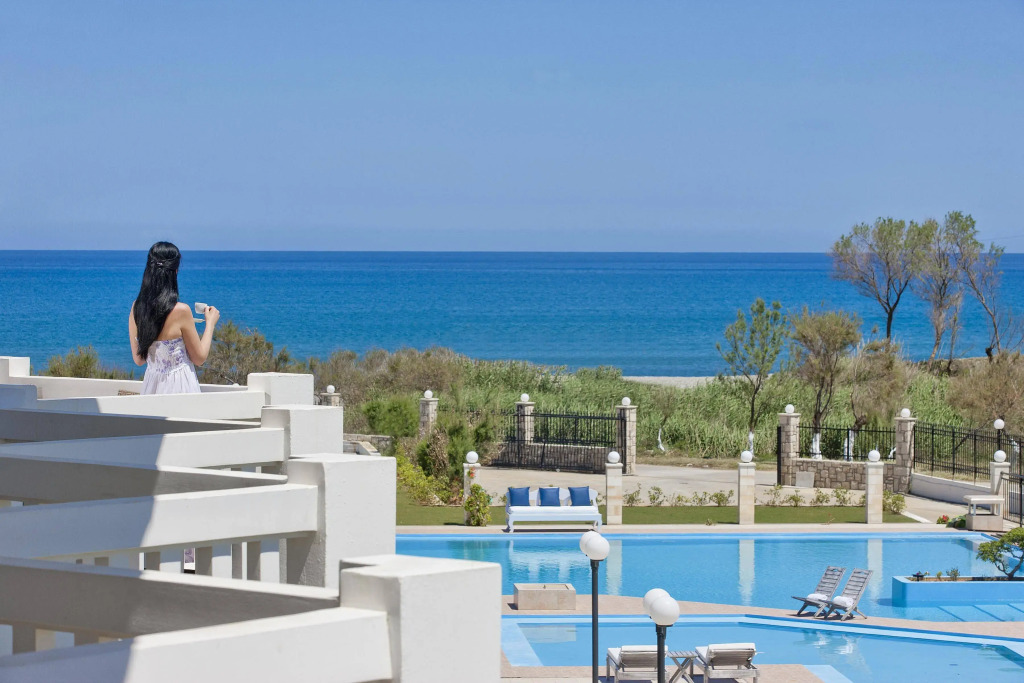 Mrs Chryssana Beach Hotel