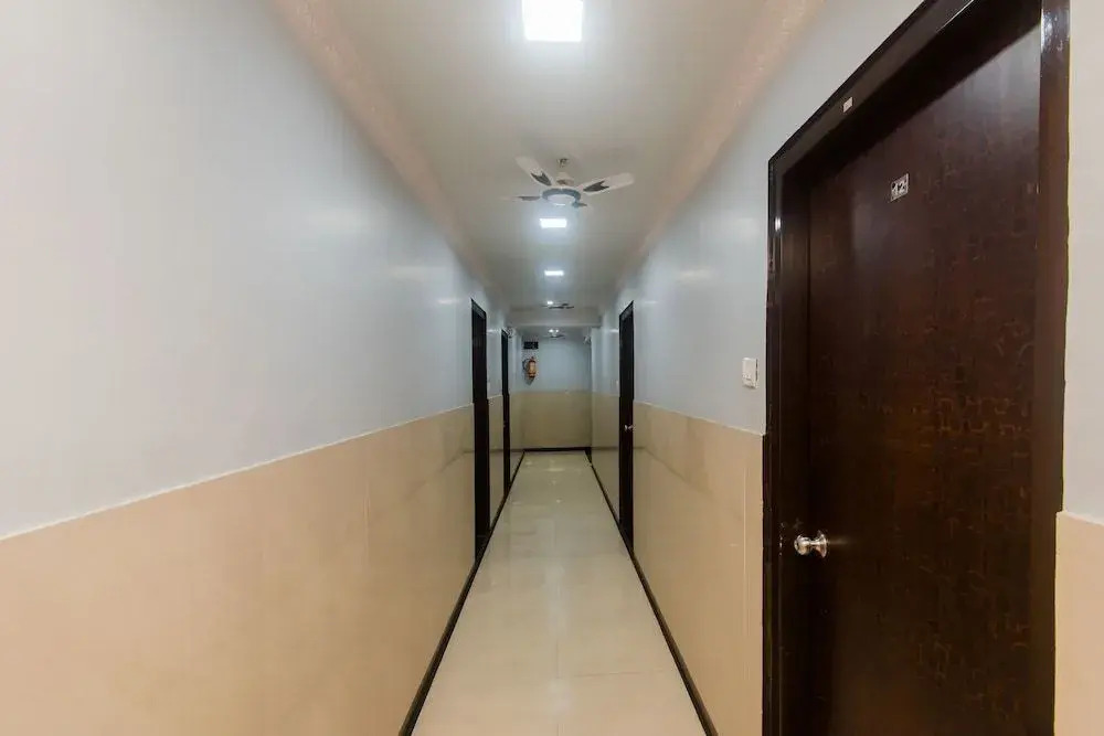 Oyo 13675 Hotel Elegant