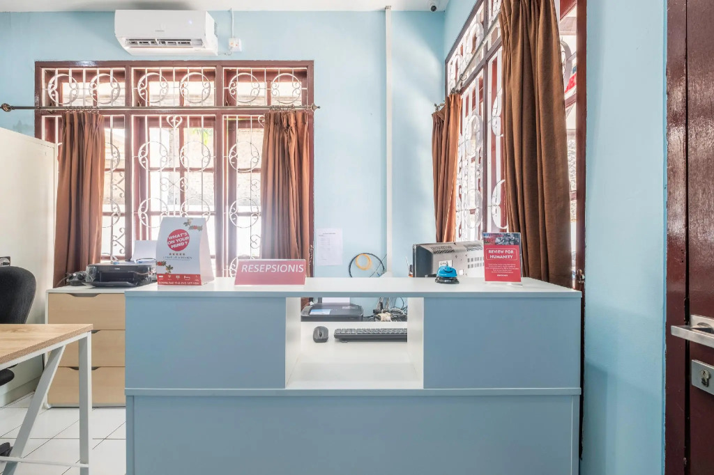 Super OYO 1568 Stasiun Ka Cirebon Guest House