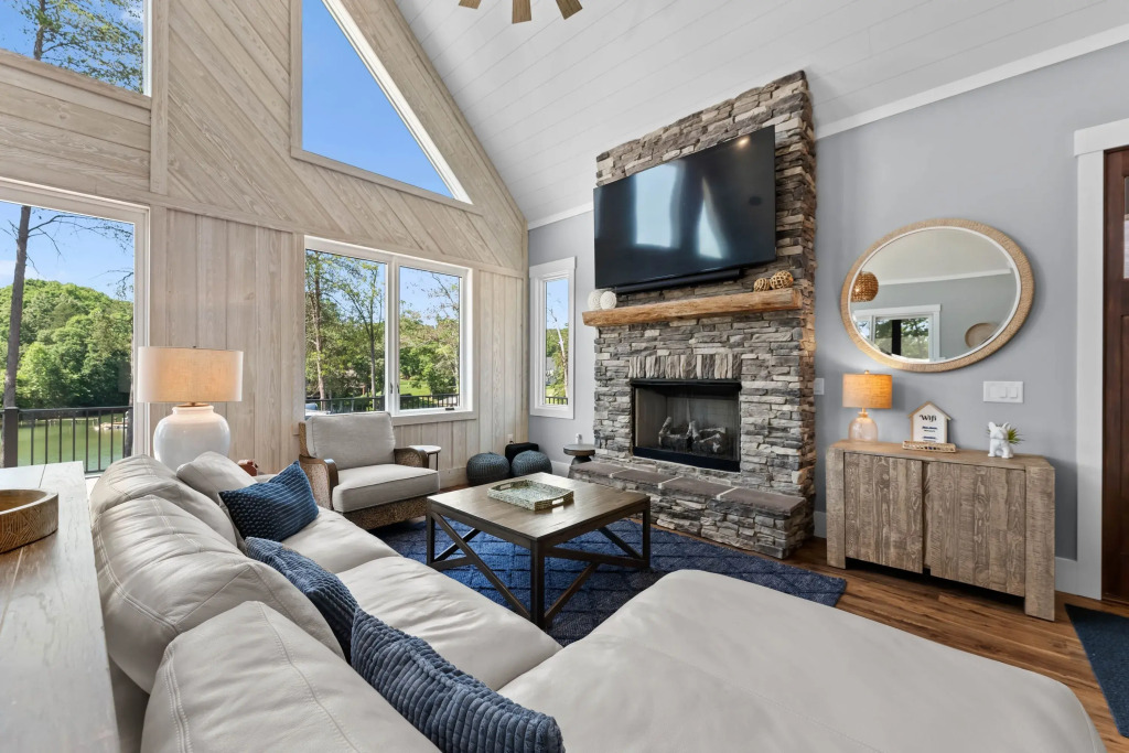 Luxe Lakefront Lodge w/ Pool, Hot Tub, Theater & Private Dock Sleeps 21