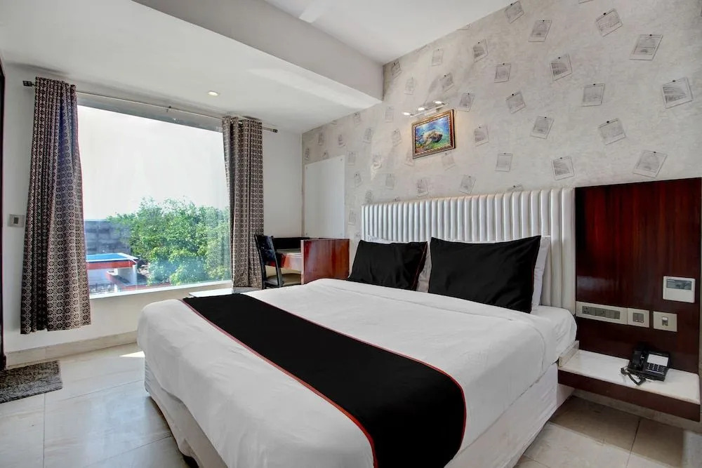 Collection O 135 Hotel Broadway