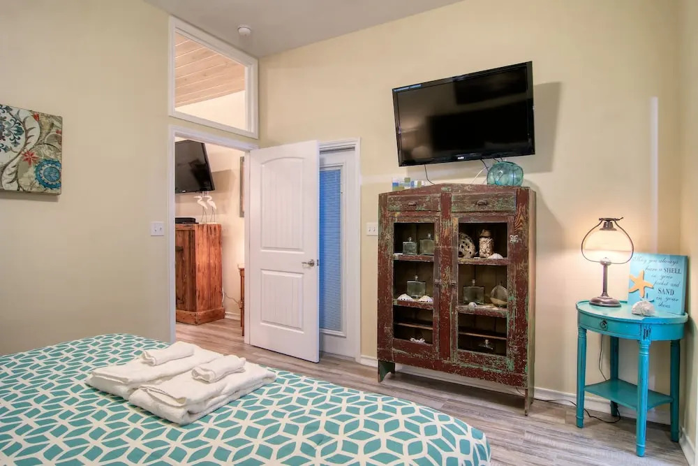 Hook's Harbor Pb204 3 Bedrooms 3 Bathrooms Condo