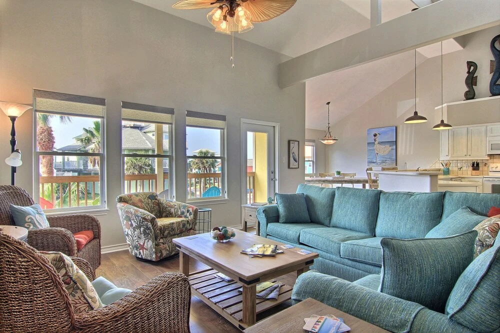 Sunny and Chairs 4 Bedrooms 3 Bathrooms Home