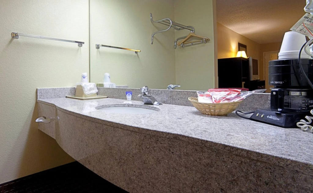 Americas Best Value Inn Montezuma