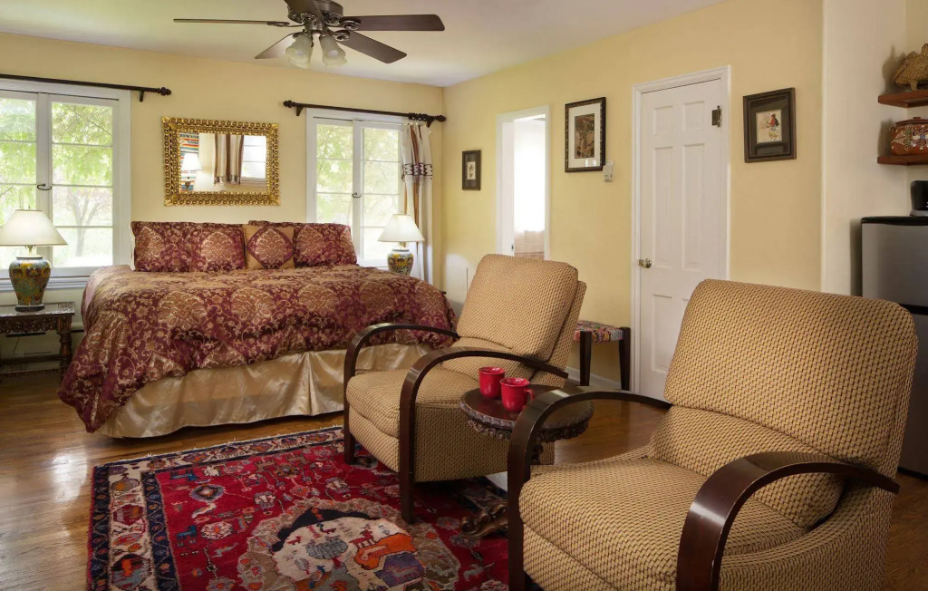 Casa Blanca Inn and Suites