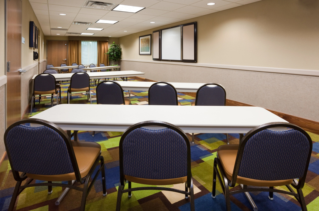Holiday Inn Express Hotel & Suites Mankato East by IHG