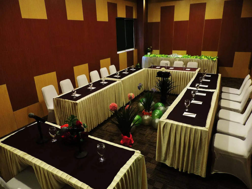 Arbor Biz Hotel