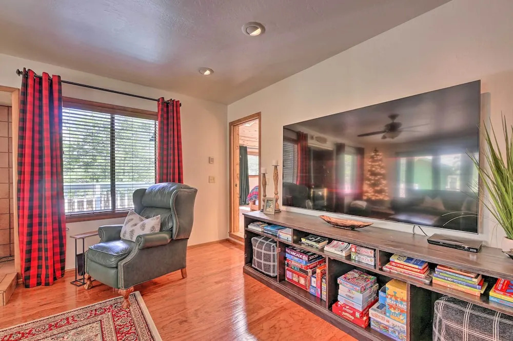 Deck + Yard: Family-friendly Pinetop Retreat