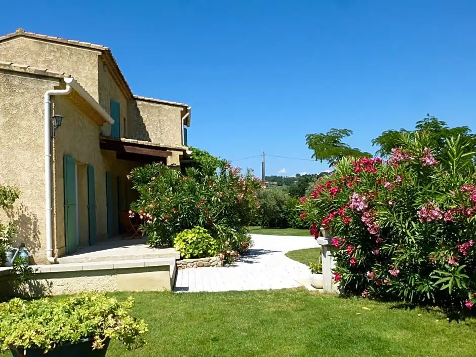 CHAMBRES DHÔTES CLIMATISÉES avec CUISINE dÉTÉ "VILLA GOUR du PEYROL"