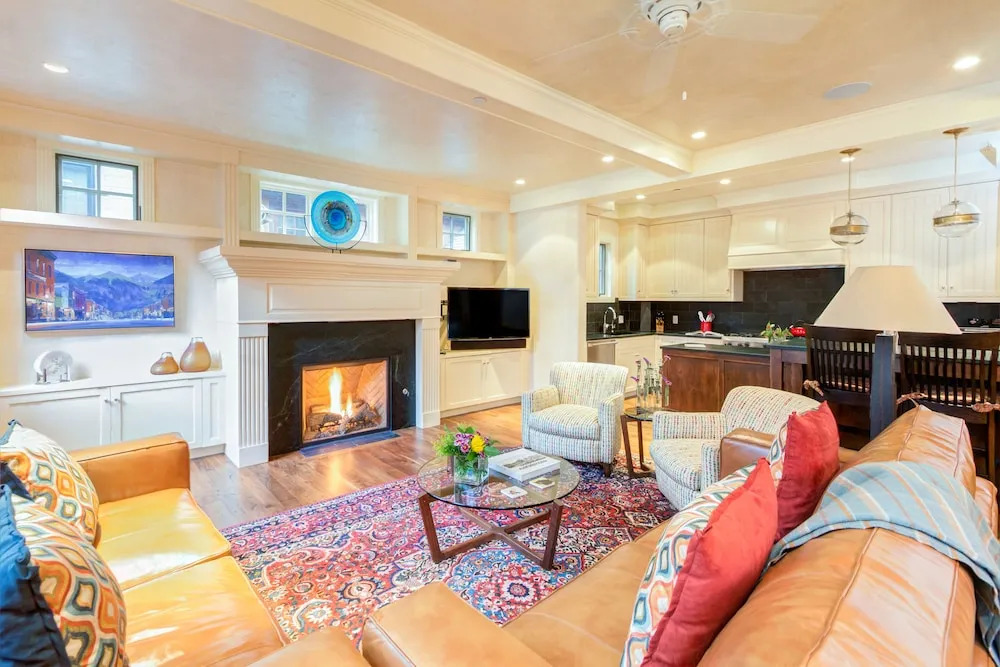 205 S. B Oak Street