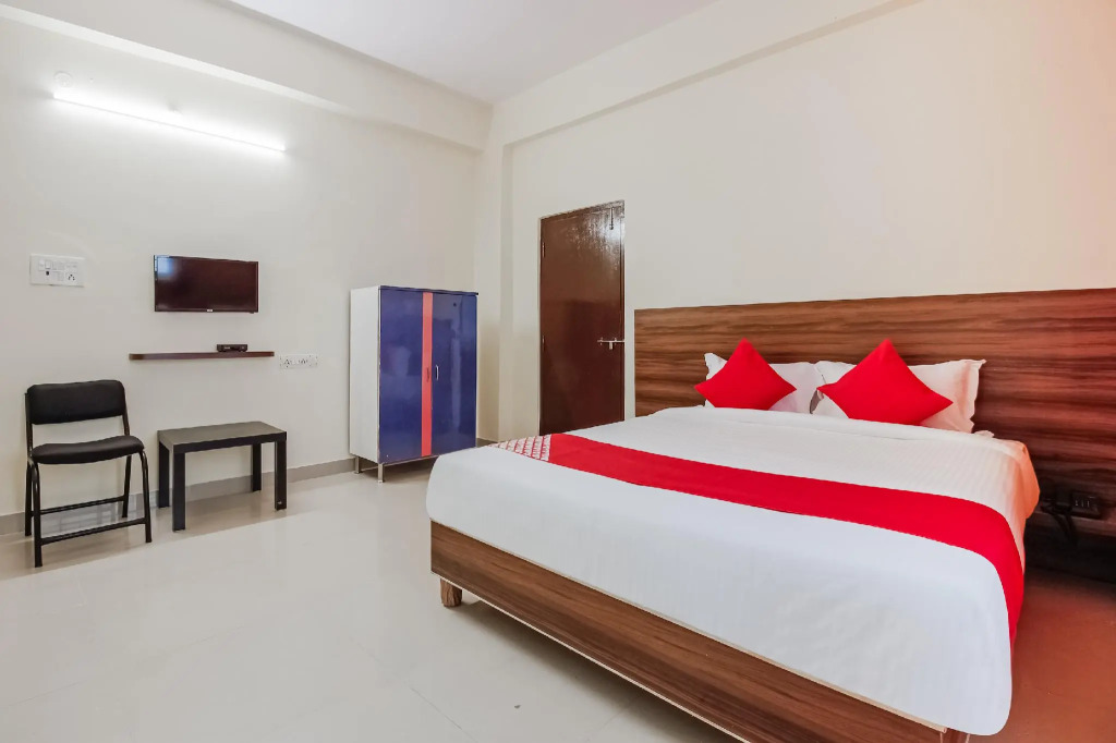 OYO Flagship 61858 Hotel Banyan Tree