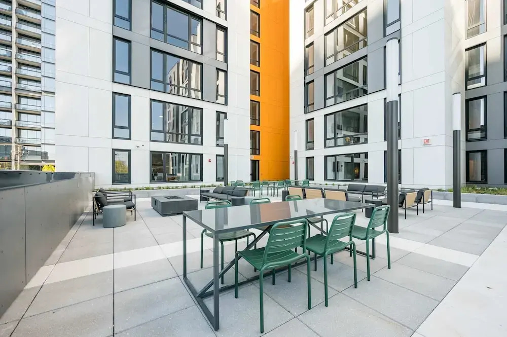 4BR Group Retreat Near Lincoln Park