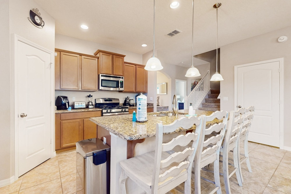 Stunning Getaway With Games & Clubhouse Amenities - Near Parks