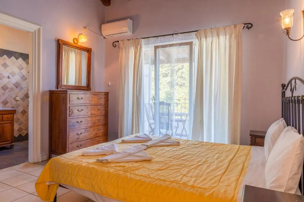 Villa Xanthe - Charming Holiday Villa with Private Heatable Pool in Kassiopi