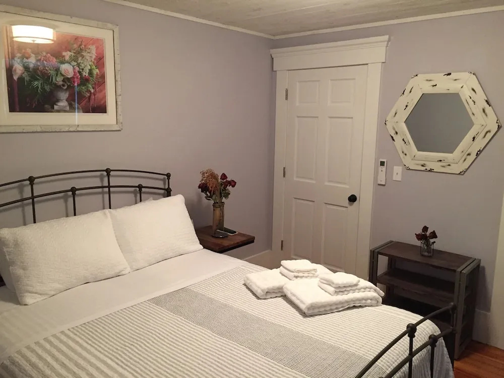 Sea Street Inn