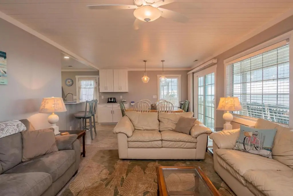 Dip Inn by Oak Island Accommodations