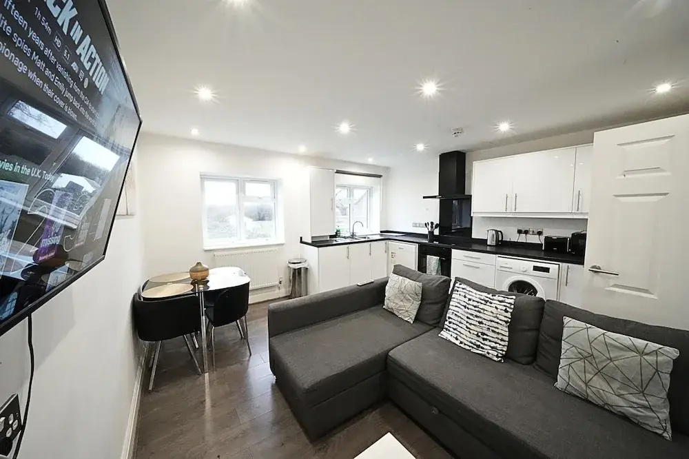 HEATHROW AIRPORT apartments-FREE parking-Free underground to and from Heathrow-30 min central London