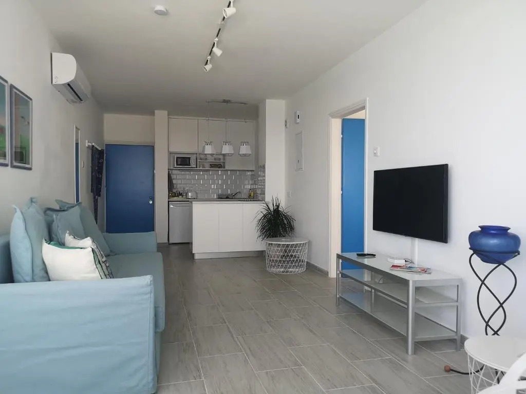 Luxury Penthouse 1BR-Seafront-Seasonal Pool-Central