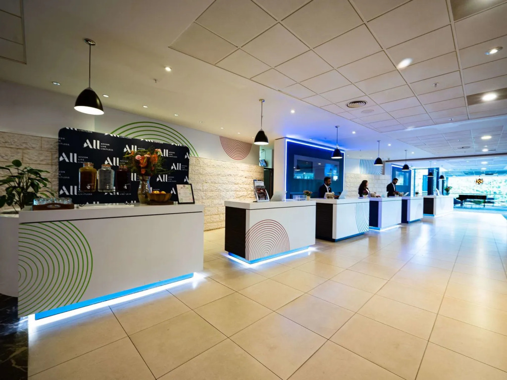 Novotel London West