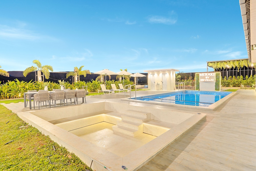 ELIVAAS Meraki Luxe 6BHK Glass Villa
